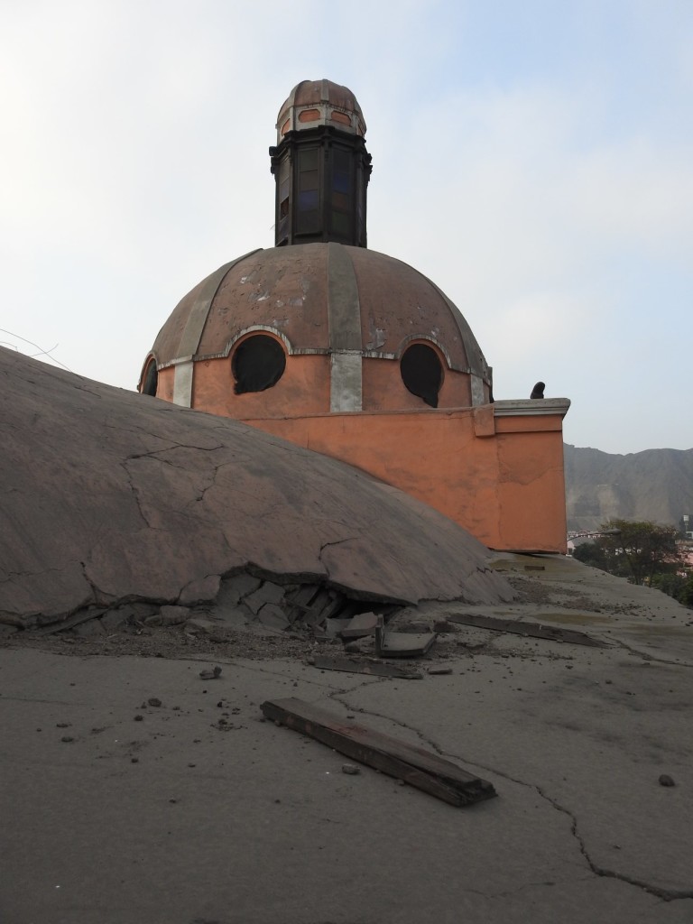Iglesia de Santa Liberata en el Rímac. Estado de conservación del techo parte externa.